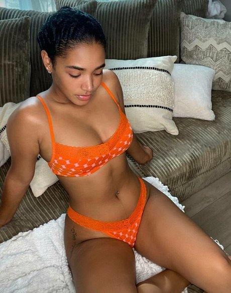 yainahkdg セクシーなスター 写真