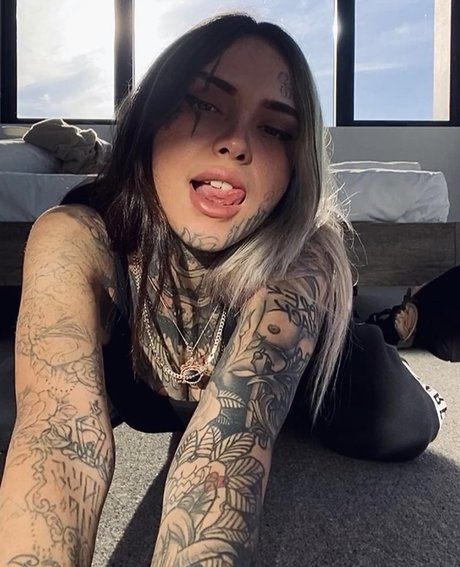 Yasvo セクシーなポルノスター 写真