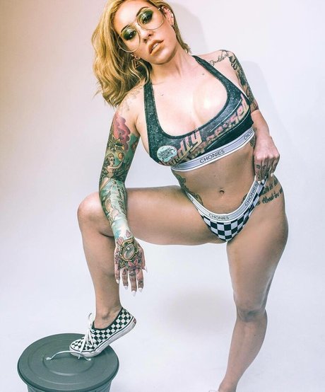 Lexi Layne セクシーモデル 写真