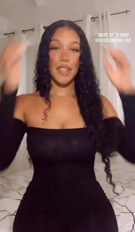 Tiona Fernan ポルノスター セックス 写真