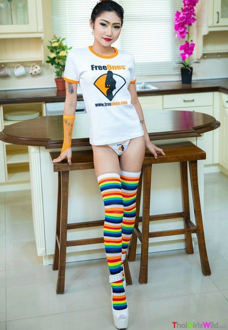 CreampieThais ポルノモデル 写真