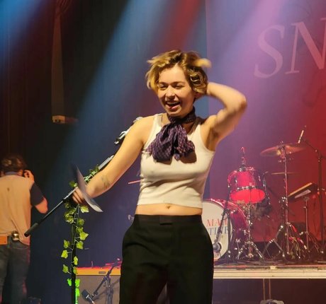 Snailmail ポルノ女優 写真