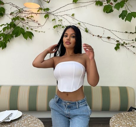 Ari Kumar ポルノ女優 画像
