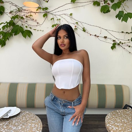 Ari Kumar ポルノスター 可愛い 写真