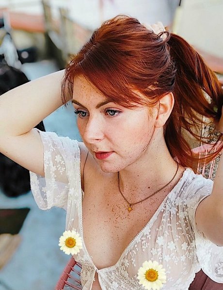 Elena Rose Burri かわいいモデル 写真