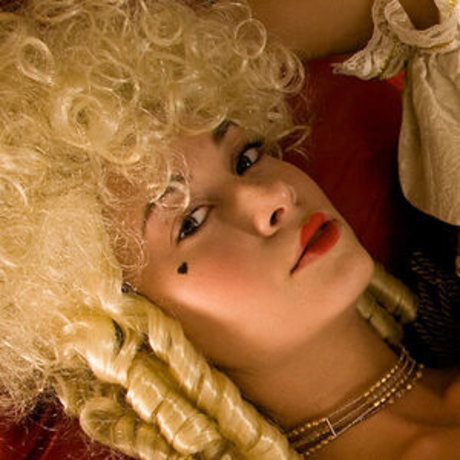 Sarah Jebitsch スター ヌード 画像