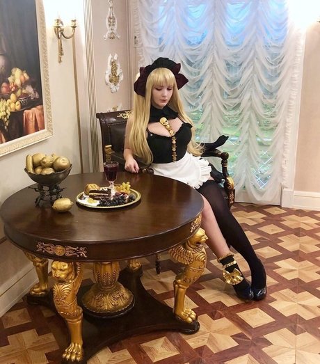 Nika Kotova セクシーなポルノスター 写真