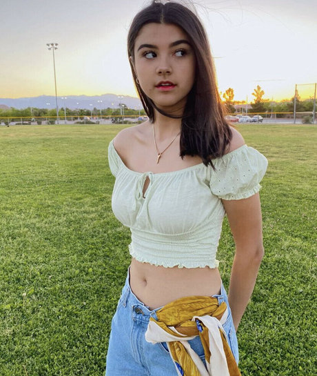 Sara Echeagaray セックススター ギャラリー