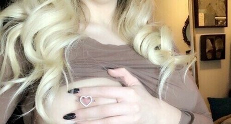 Xxxorcist ホットモデル 写真