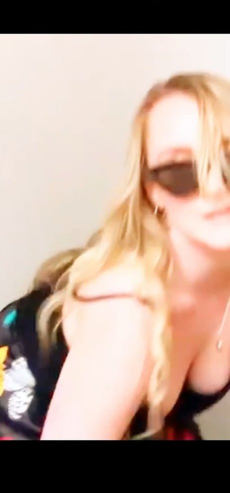 Evanna Lynch 裸モデル 写真