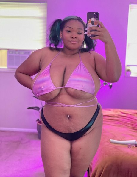 MsMoodyBB ポルノスター 独占 写真