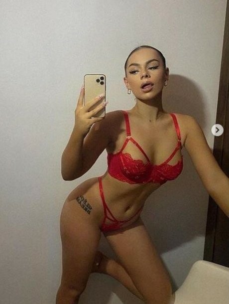 charlotte maynard ポルノスター 美しい 画像