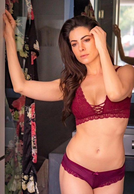 Aroa Gimeno エロティックなスター 画像