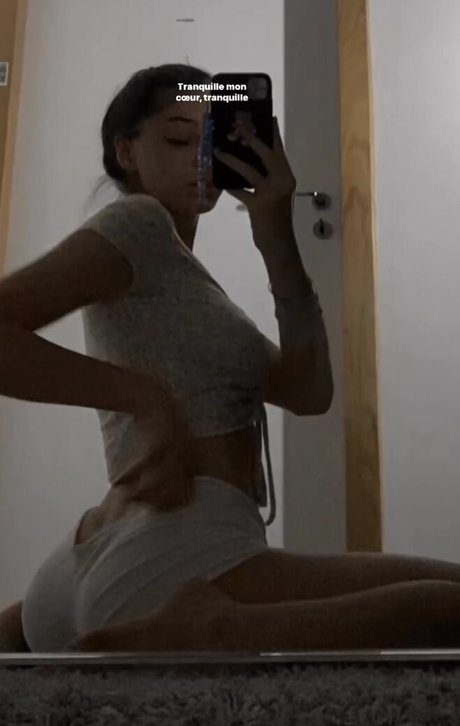 la lumi  エロティックなモデル 画像