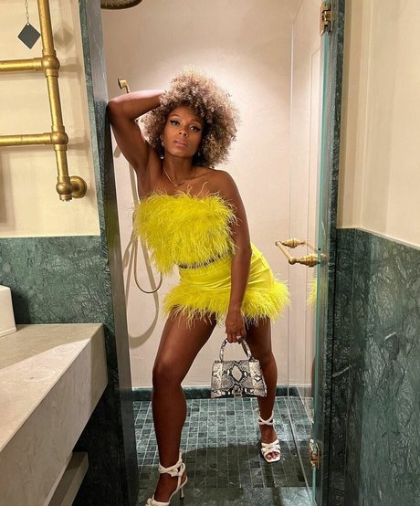 Fleur East ポルノスター セックス 写真
