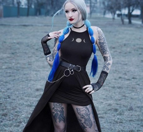 BlueAstrid 美しいポルノスター 写真