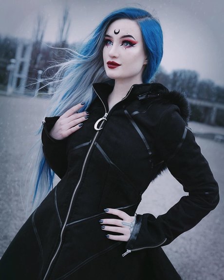 BlueAstrid スター 裸 画像