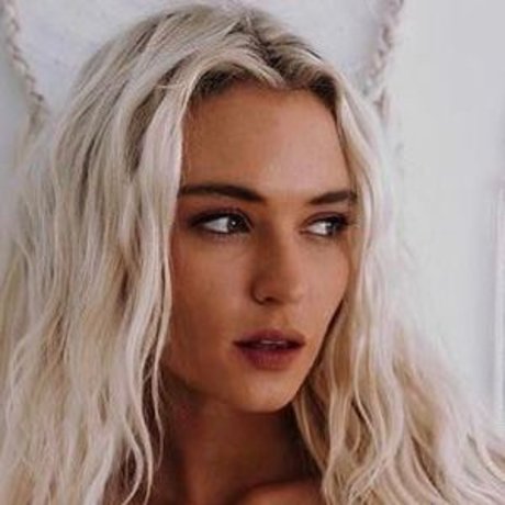 Lucie Donlan ヌードモデル 画像