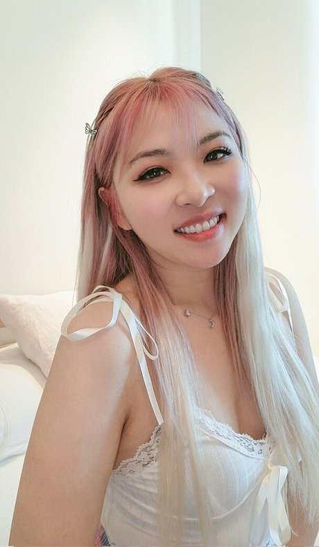 Yvonneflinetv ホットなスター 写真