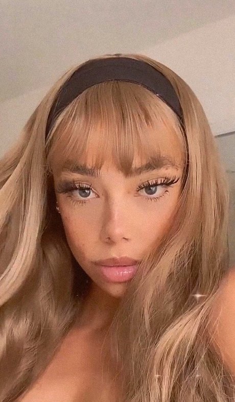 Alysse Joyner アートスター 写真