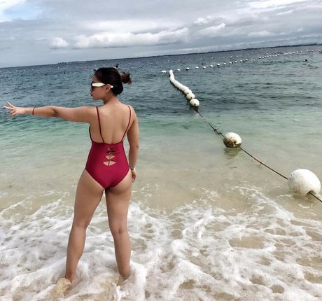 Sarah Carlos ホットなポルノスター 写真