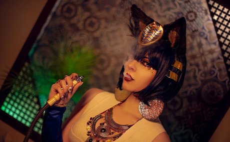 Bizarre Deer 裸の女優 写真