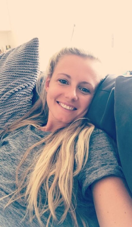 アナル熟女オンリーファンズ ポルノ 写真