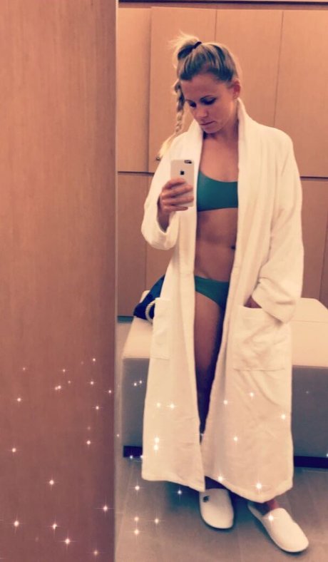 Julia Simic 可愛い女優 画像