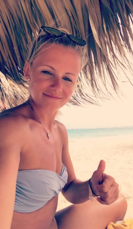 Julia Simic ポルノスター xxx 写真