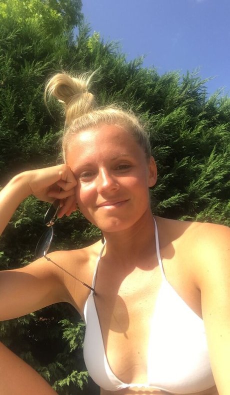 Julia Simic ホットモデル アーカイブ