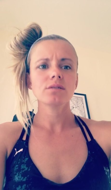 Julia Simic トップスター 画像