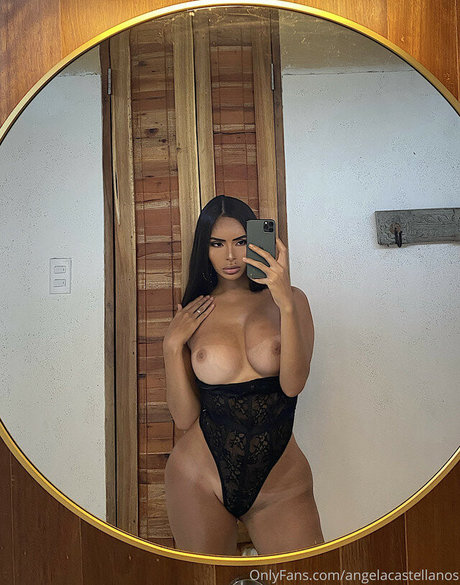 Angela Castellanos 裸モデル 写真
