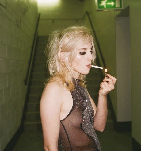 Izzy Phillips 美しいモデル 画像