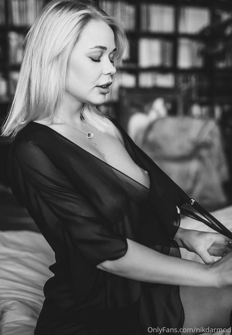 Darnikmod セクシー女優 写真