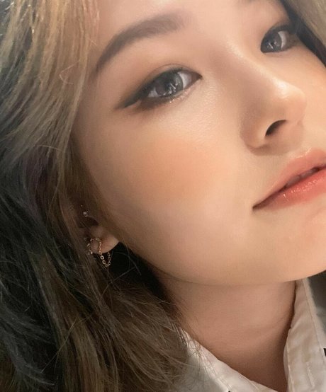 YoonHyoonAikuros セクシーモデル 写真