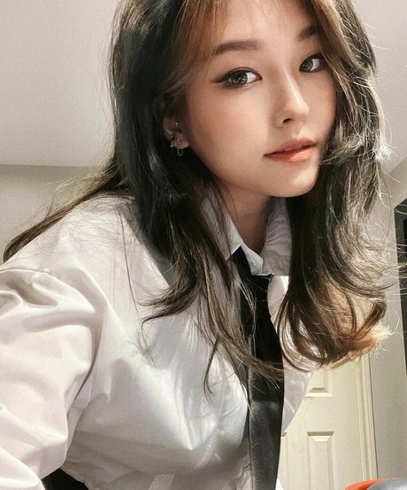 YoonHyoonAikuros ポルノ女優 写真