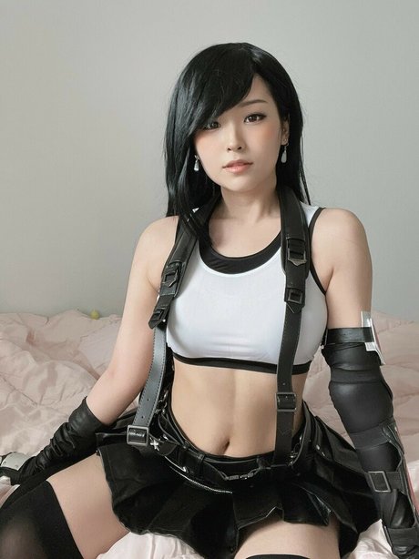YoonHyoonAikuros ホットなポルノスター 写真
