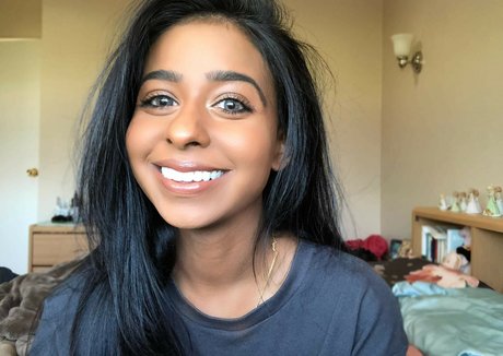 Zahra Rai 無料女優 写真