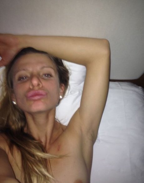 Sesil Karatantcheva xxxポルノスター 写真