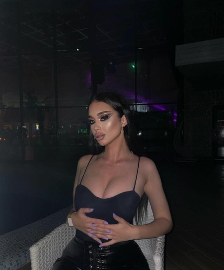 Sophia Adamova 完璧なモデル 写真