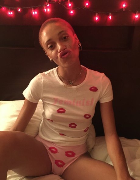 Adwoa Aboah 素敵なポルノスター ギャラリー