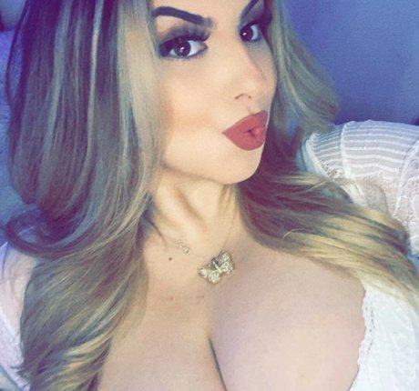 Daniela Ehimy ホットなポルノスター 写真