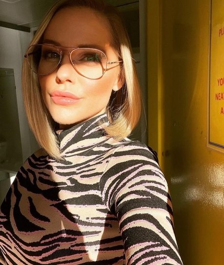 Stephanie Waring アートモデル 画像