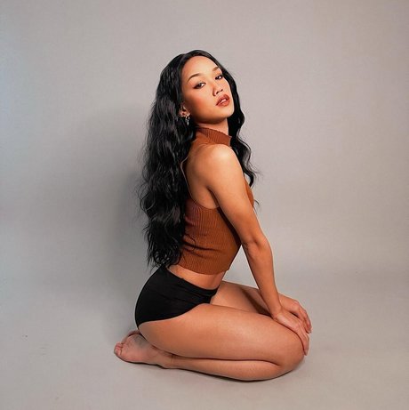 Tori Pareno セクシーなスター 写真