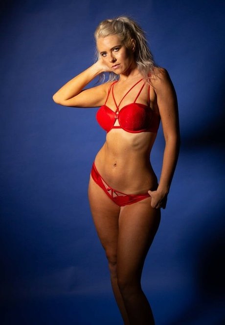 Amber BarelyTeased エロティックモデル 写真