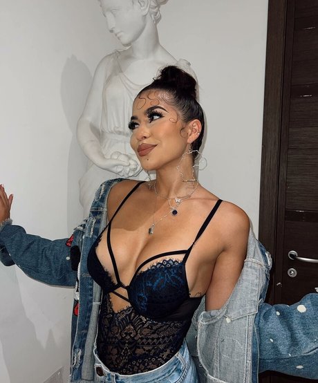 Nadia Jaftha ヌードスター 写真