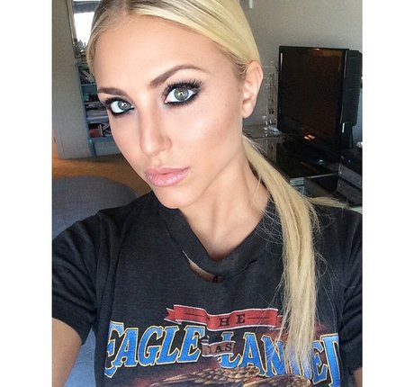 Cassie Scerbo アートスター 写真