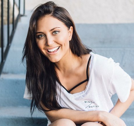 Cassie Scerbo ヌードモデル 写真