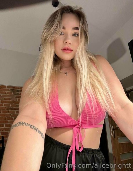 alicebrightt ポルノスター セックス 画像