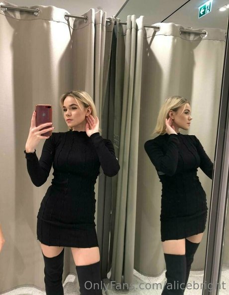 alicebrightt アダルト女優 写真